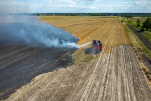 Trenje na kombajnu izazvalo požar - vatra progutala 1,5 hektar pšenice