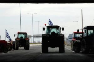 Grčki farmeri na nogama, stižu traktorima u Atenu
