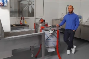 U čemu pčelar Filippo Ragone vidi svoju šansu: Pravi i pivo s medom od agruma