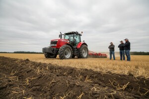 Grapakova prezentacija Massey Ferguson traktora u Belici