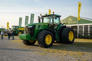 John Deere poljoprivredna mehanizacija po akcijskim sajamskim cijenama