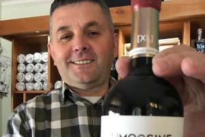Biodinamički vinar Josip Brkić osvojio je tržište s Plavom gredom, Mjesečarom i Limoosinom. Sad želi proizvesti "sumpor free" vino!