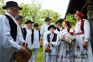 Došel je došel zeleni Juraj iz zelene gore u orano polje