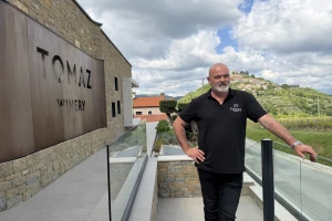 Od djeda i oca naslijedio 4, danas obrađuje 45 ha vinograda - sve podno Motovuna