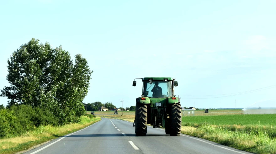 Traktor slika