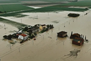Teško stanje u Italiji: Uništeni vinogradi, bujica nosi usjeve rajčica, žitarica