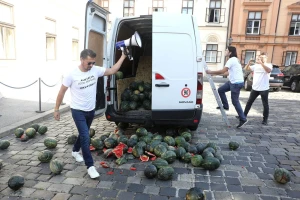 Austrija jede domaće, a Hrvatska? Sinčić perfomansom upozorio na stanje u poljoprivredi