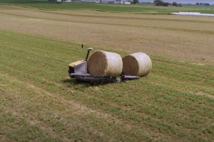 Prije 50 godina proizveli su svoju prvu balirku - za godišnjicu predstavili robot za skupljanje bala