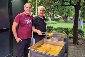 Tradicija duga gotovo 7 desetljeća: Kuhani kukuruz kod Selmanijevih neizostavni je dio osječkog ljeta