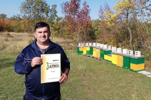 Mirko Kovačević pčelari tri godine, predao na natjecanje prvi med i osvojio - zlato!