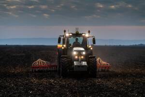 Evo koliko vremena treba da ugradite LED rasvjetu na traktore i kombajne