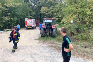 Neizmjerna tuga, u prevrtanju traktora poginuli otac i sin