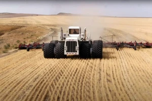 Big Bud 16V-747 ponovo u funkciji: Najveći traktor na svijetu obradi 1,2 hektara u minuti