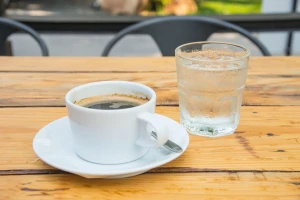 Namirnice koje Hrvati najčešće konzumiraju su - voda i kava